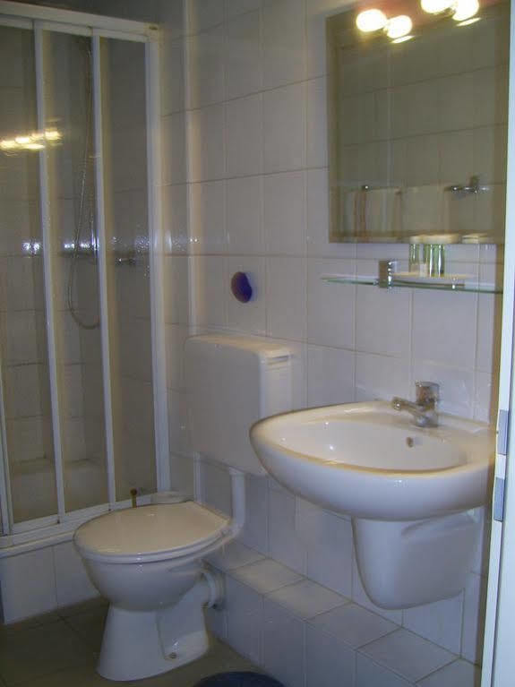 Waldpension Bielefeld Bagian luar foto